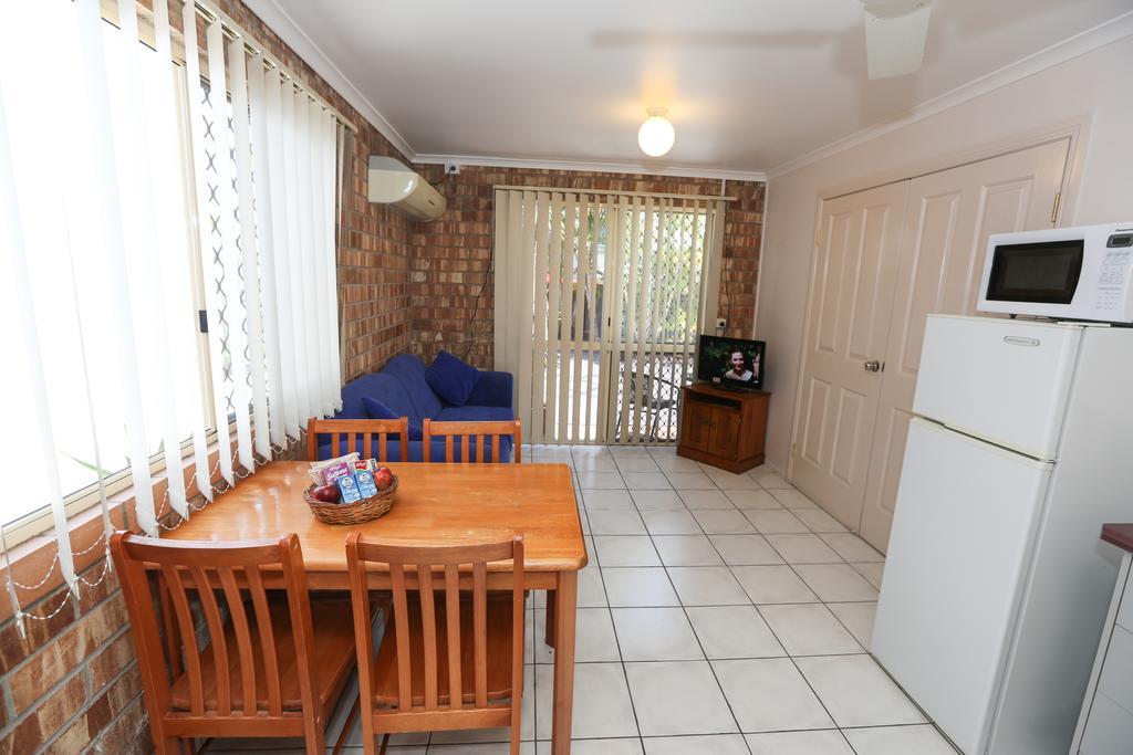 Central Studio Accommodation Gladstone Quarto foto